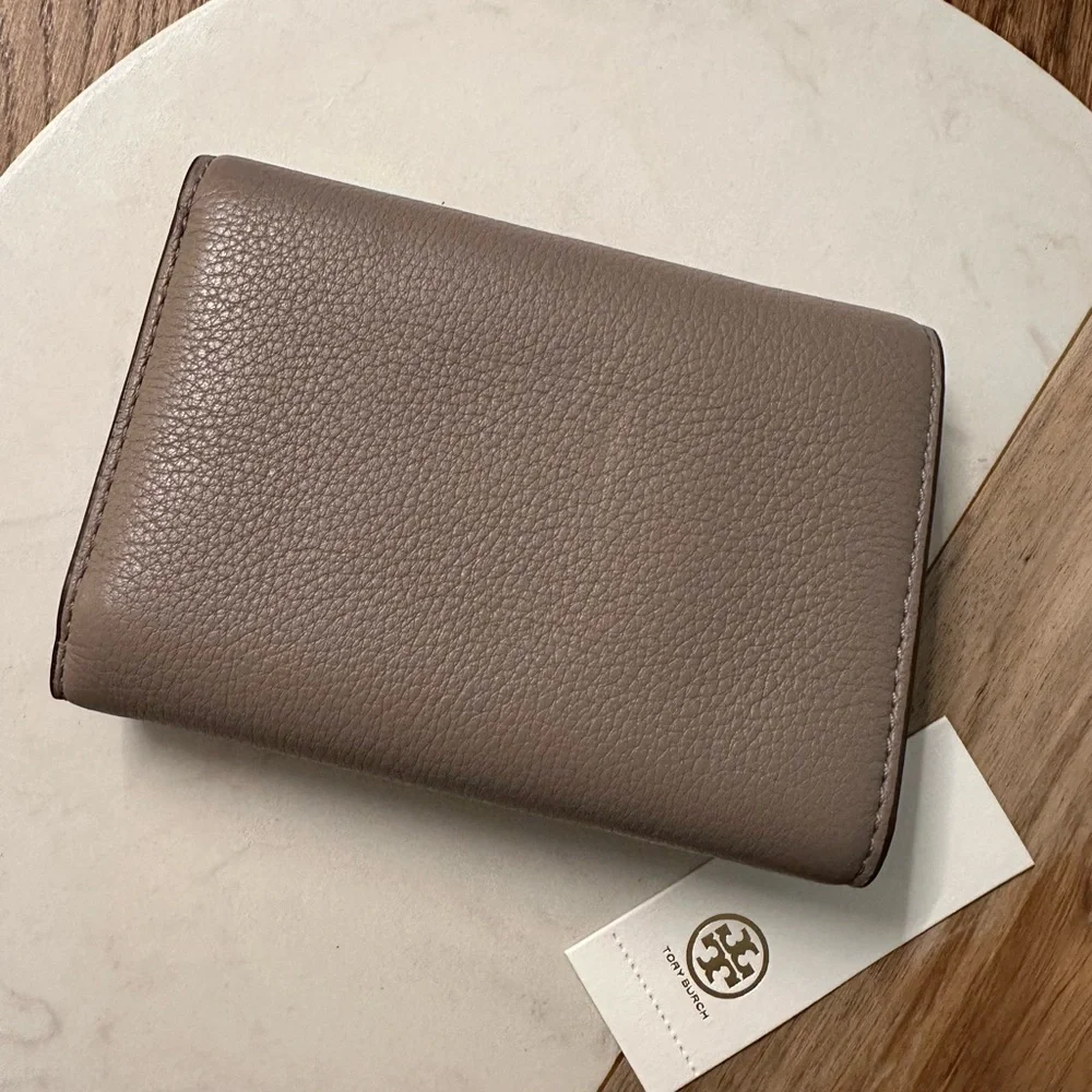 NWT! NEW! Tory Burch Kira Mixed Leather Medium Wallet Gray Heron with Gold Logo